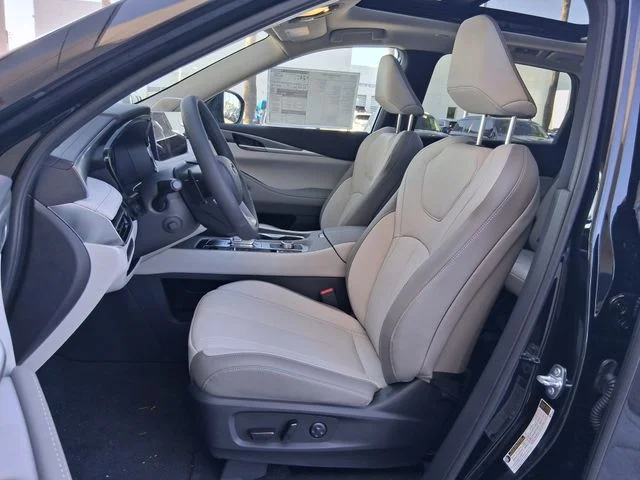 New 2027 MINERAL BLACK INFINITI Luxe FWD image 17