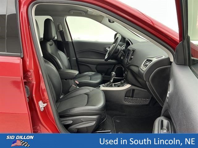 Used 2018 Redline Pearlcoat Jeep Latitude image 24