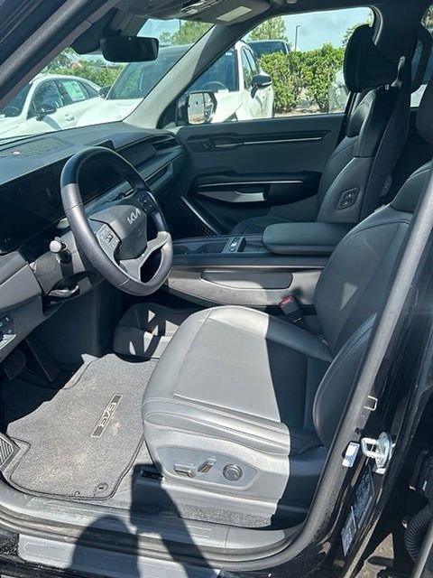Used 2024 Black Kia Light Long Range image 10