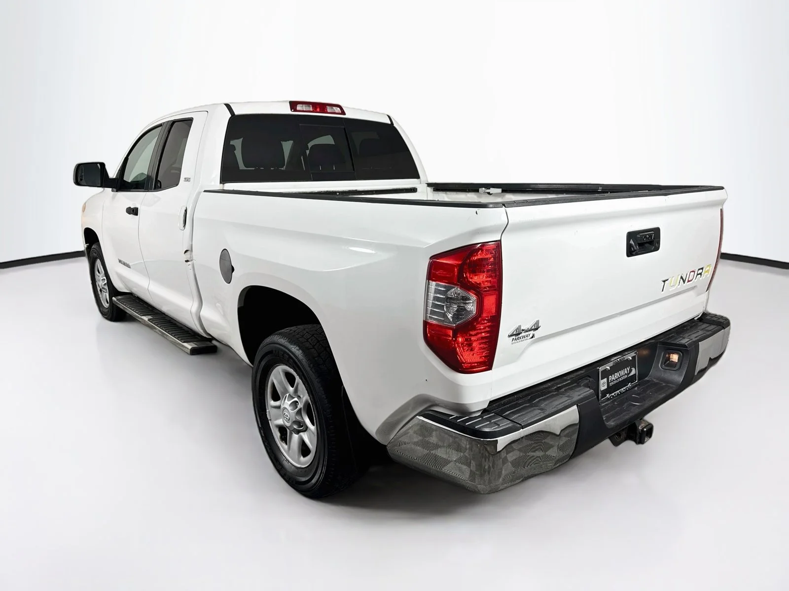 Used 2016 White Toyota SR5 image 5