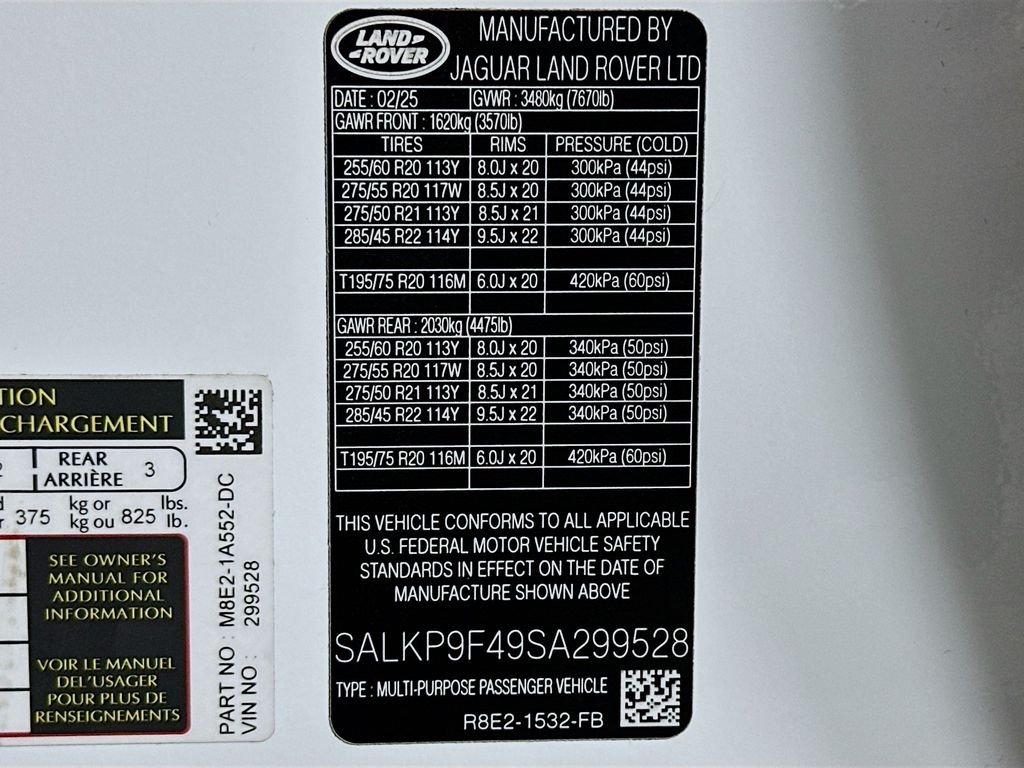 Used 2025 White Land Rover SE image 32