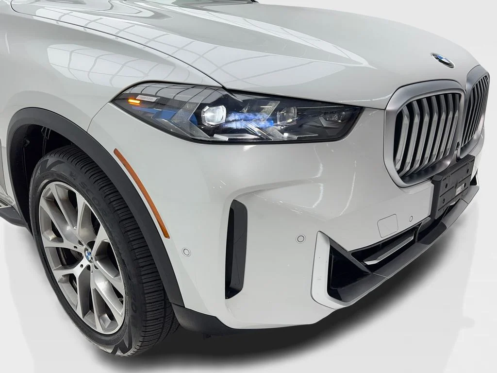 Used 2024 White BMW sDrive40i X LINE,NAV,CAM,PANO,CLMT STS,HEADS UP image 3