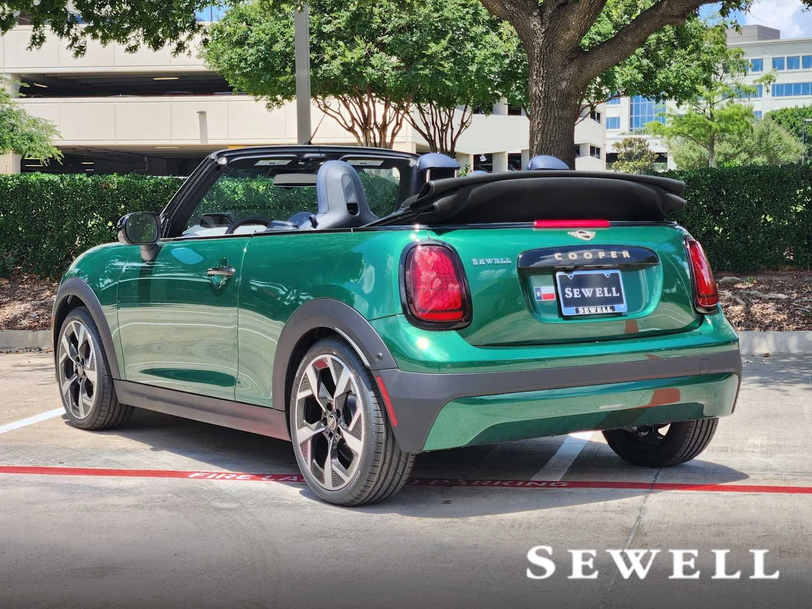 New 2026 British Racing Green IV Metallic MINI Iconic image 3
