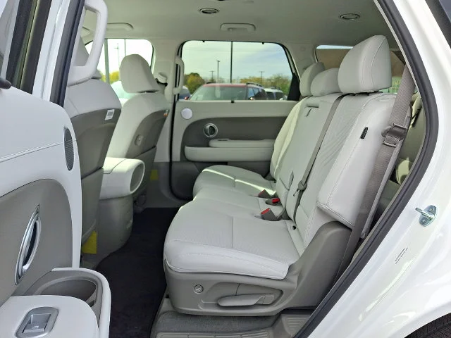New 2027 White Hyundai SEL image 6