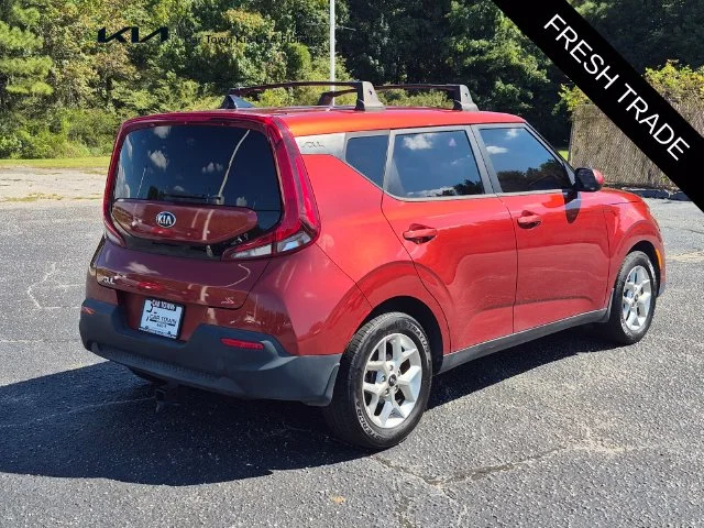 Used 2021 Orange Kia S image 2