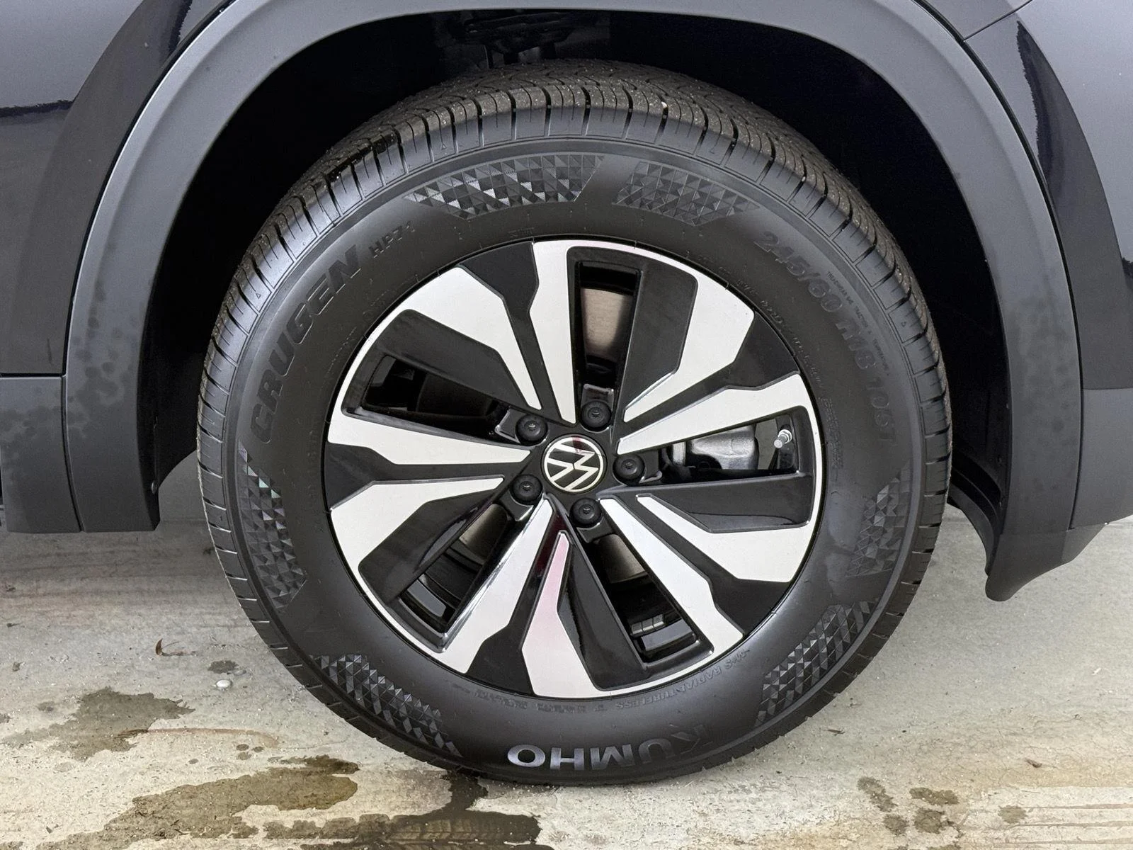 New 2026 Deep Black Pearl Volkswagen 2.0T SE image 13