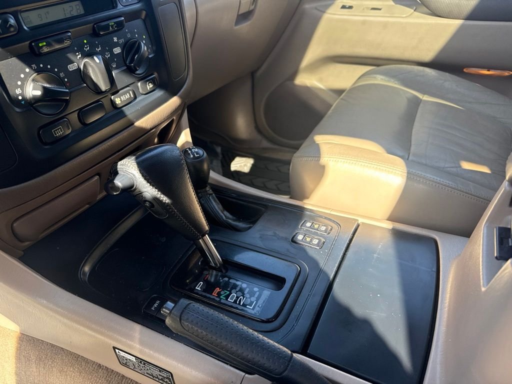 Used 2000 Black Toyota Base image 16