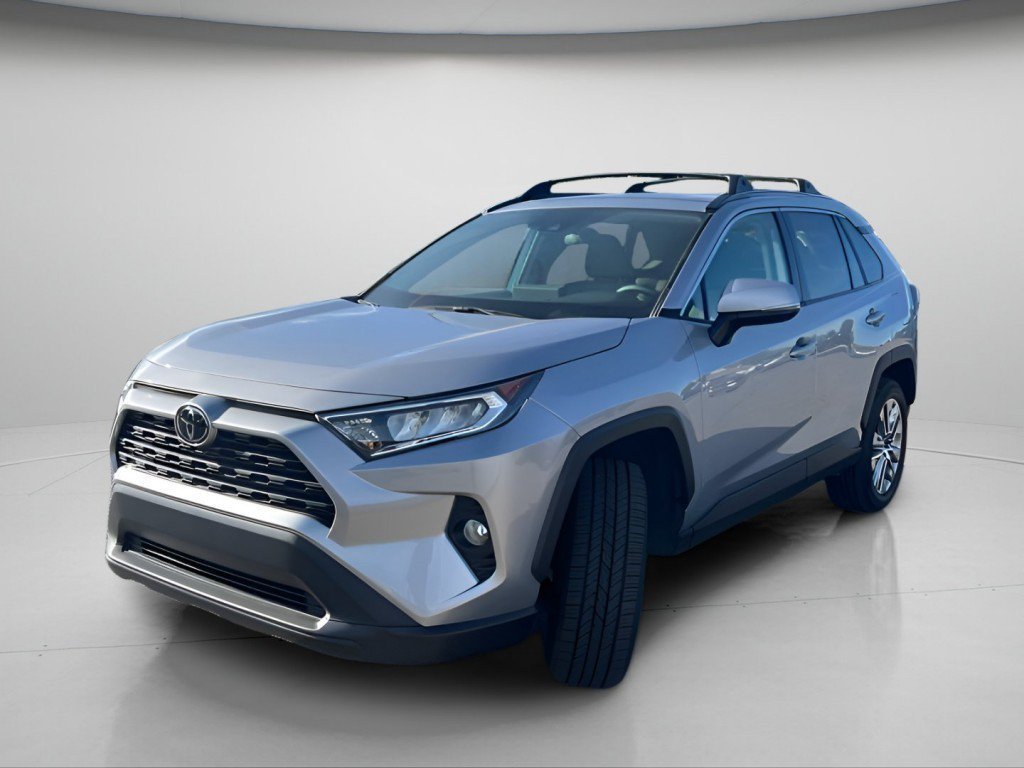 Used 2021 Silver Sky Metallic Toyota XLE Premium image 14