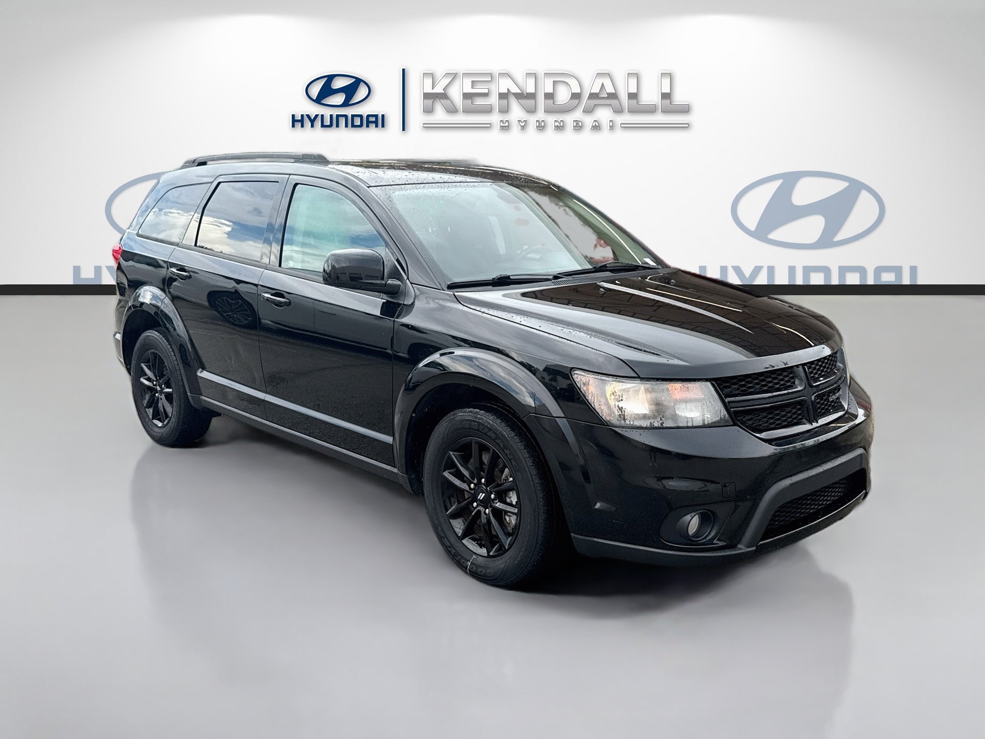 Used 2019 Pitch Black Clearcoat Dodge SE image 1