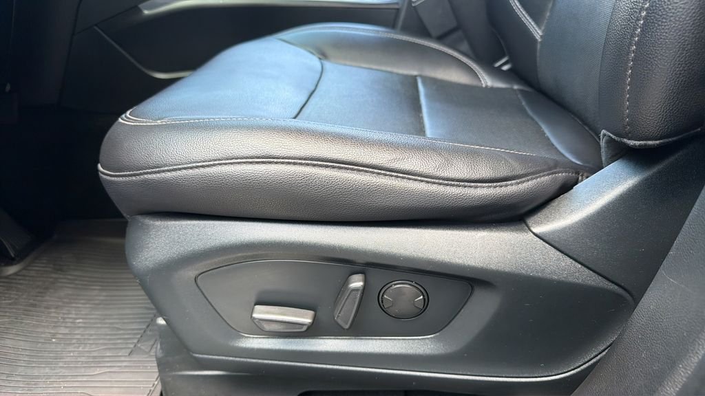 Used 2023 Blue Ford Limited image 18