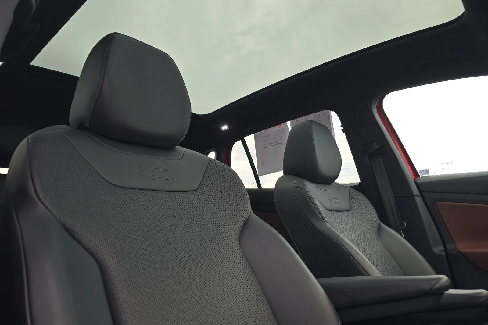 Used 2022 Red Volkswagen Pro S image 18