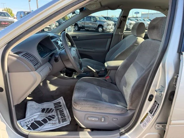 Used 2004 Silver Toyota LE image 2