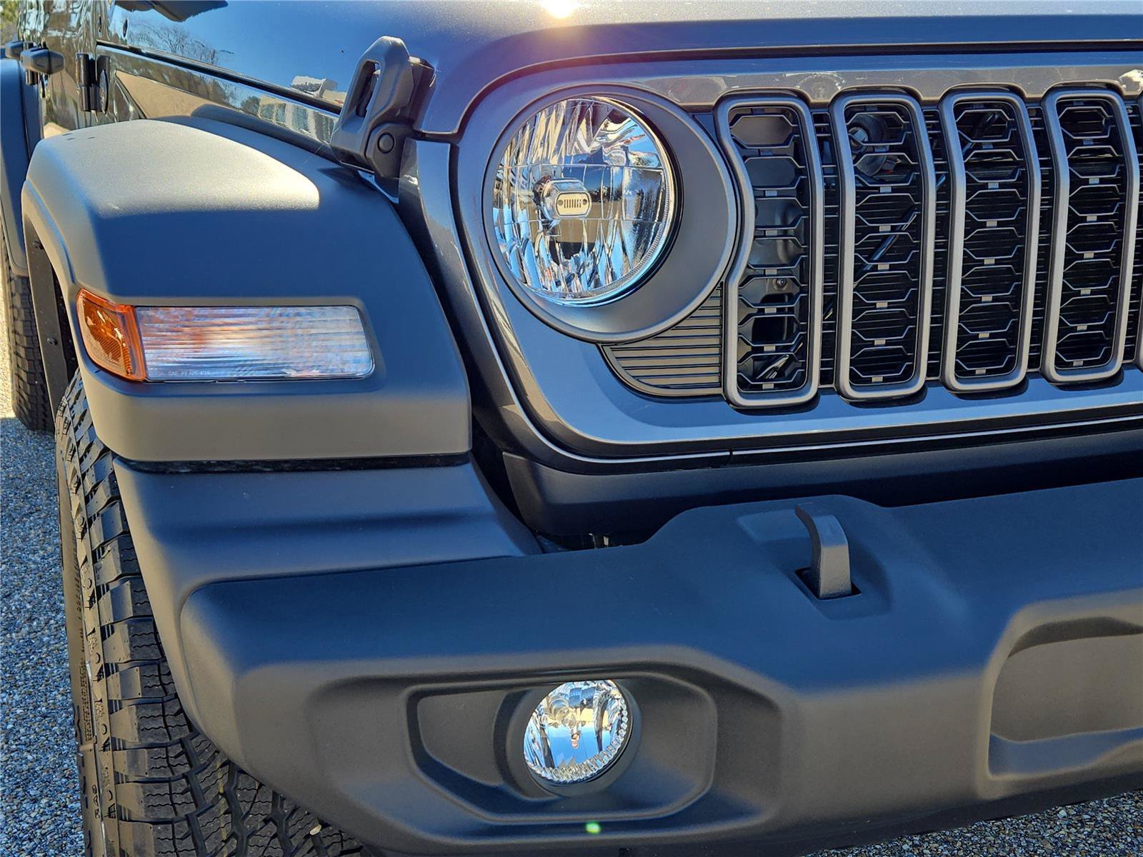 New 2026 Granite Crystal Metallic Clearcoat Jeep Sport S image 3