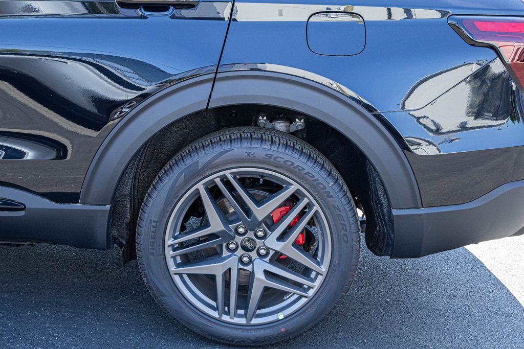 New 2026 Agate Black Metallic Ford ST-Line image 12