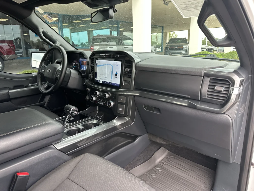 Used 2023 Oxford White Ford XLT image 6