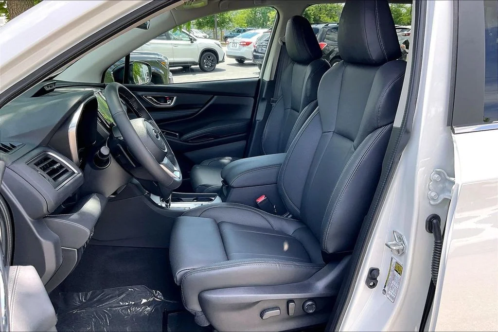 New 2026 CRYSTAL WHITE PEARL Subaru Limited 7-Passenger image 11