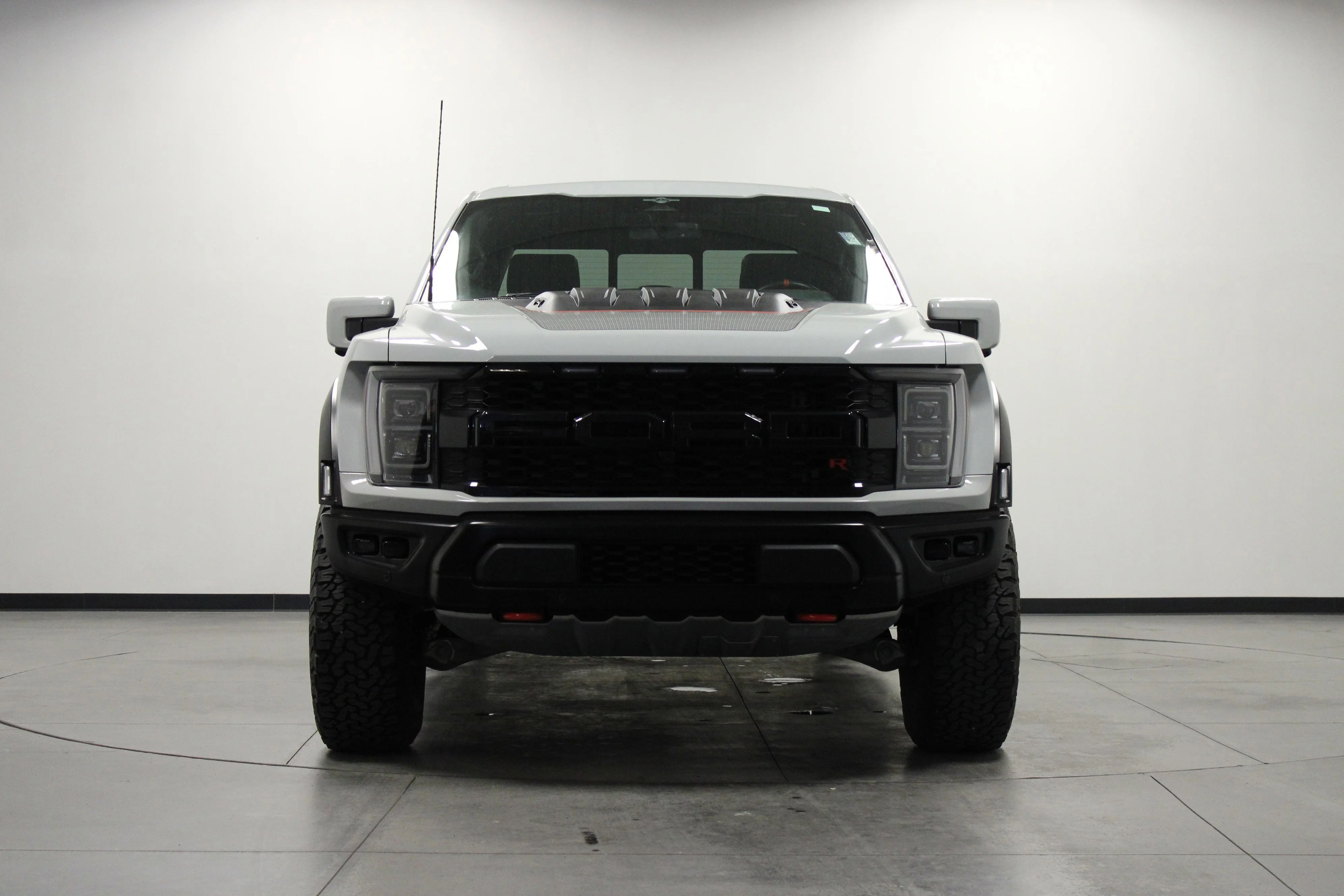 Used 2023 Avalanche Gray Ford Raptor image 9