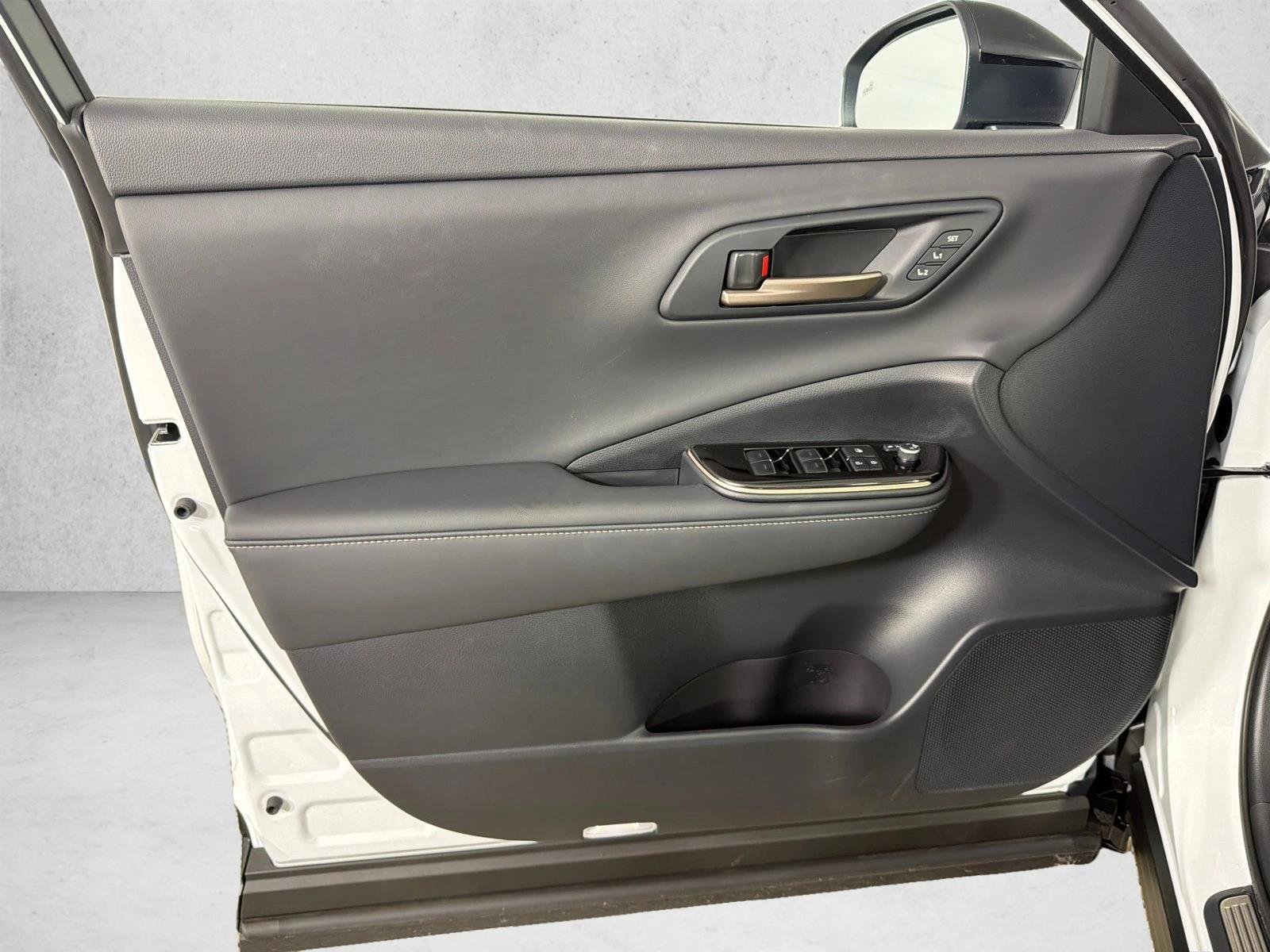 Used 2026 Oxygen Toyota Limited image 11