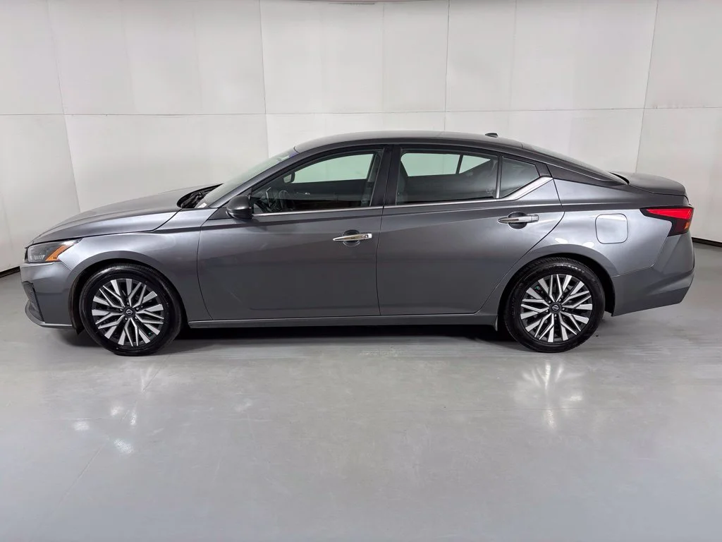 Used 2024 Gray Nissan 2.5 SV image 5