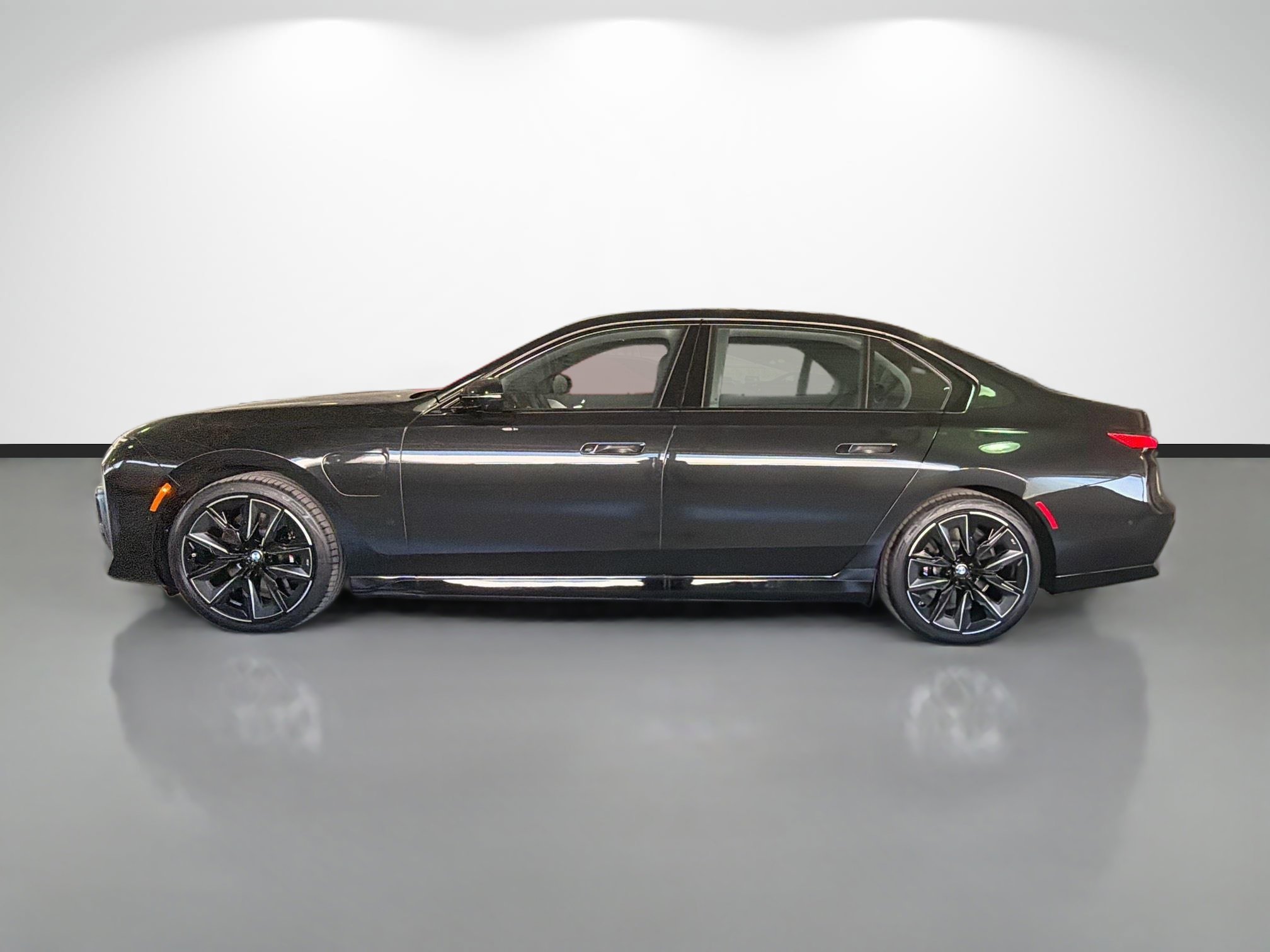 2026 BMW 7 Series 750e - Photo 6