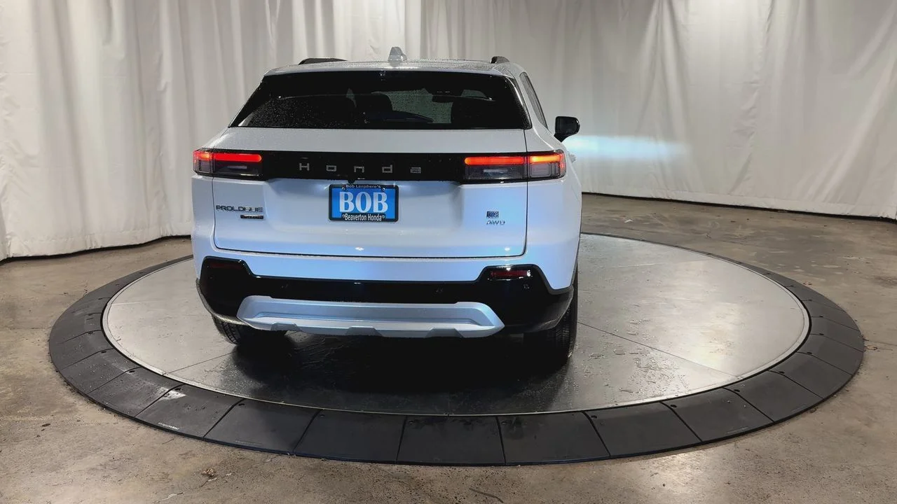 New 2026 Frostline White Pearl Honda Touring image 9