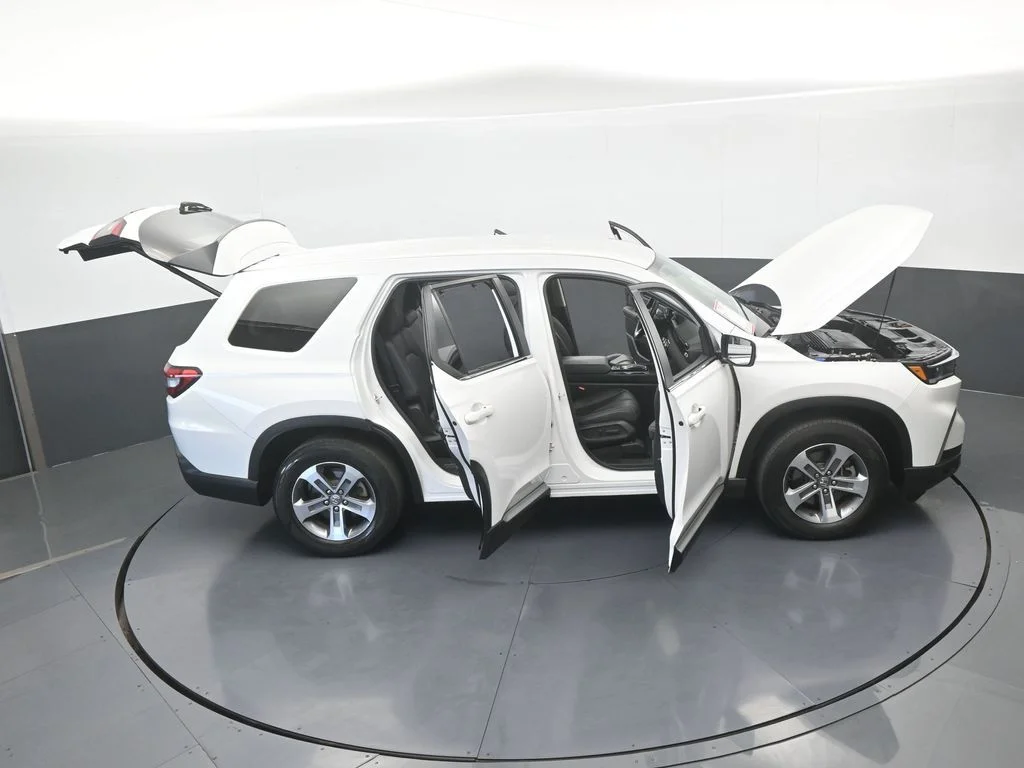 Used 2025 White Honda EX-L image 73