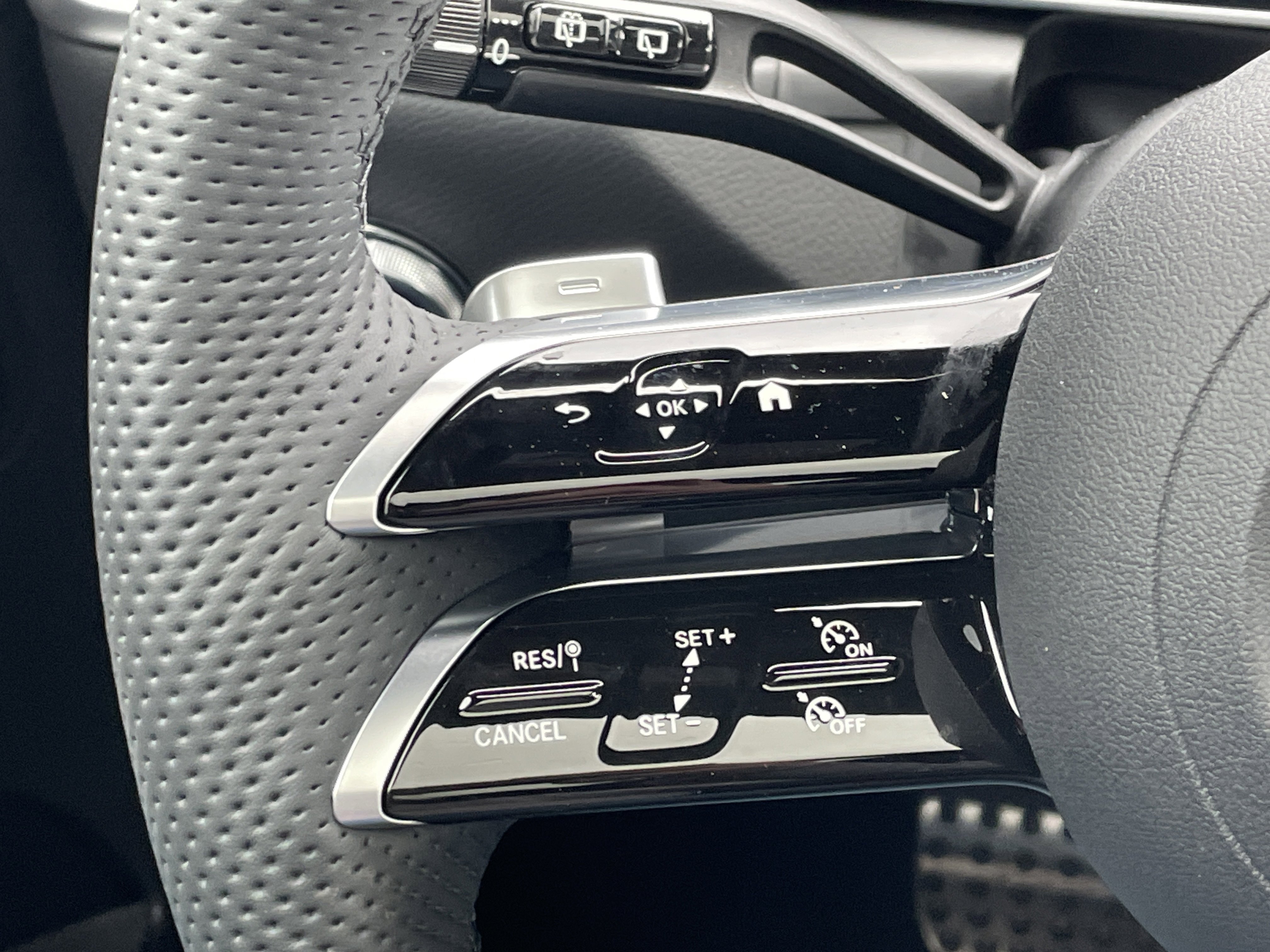 New 2026 Black Mercedes-Benz GLC 300 SUV image 26