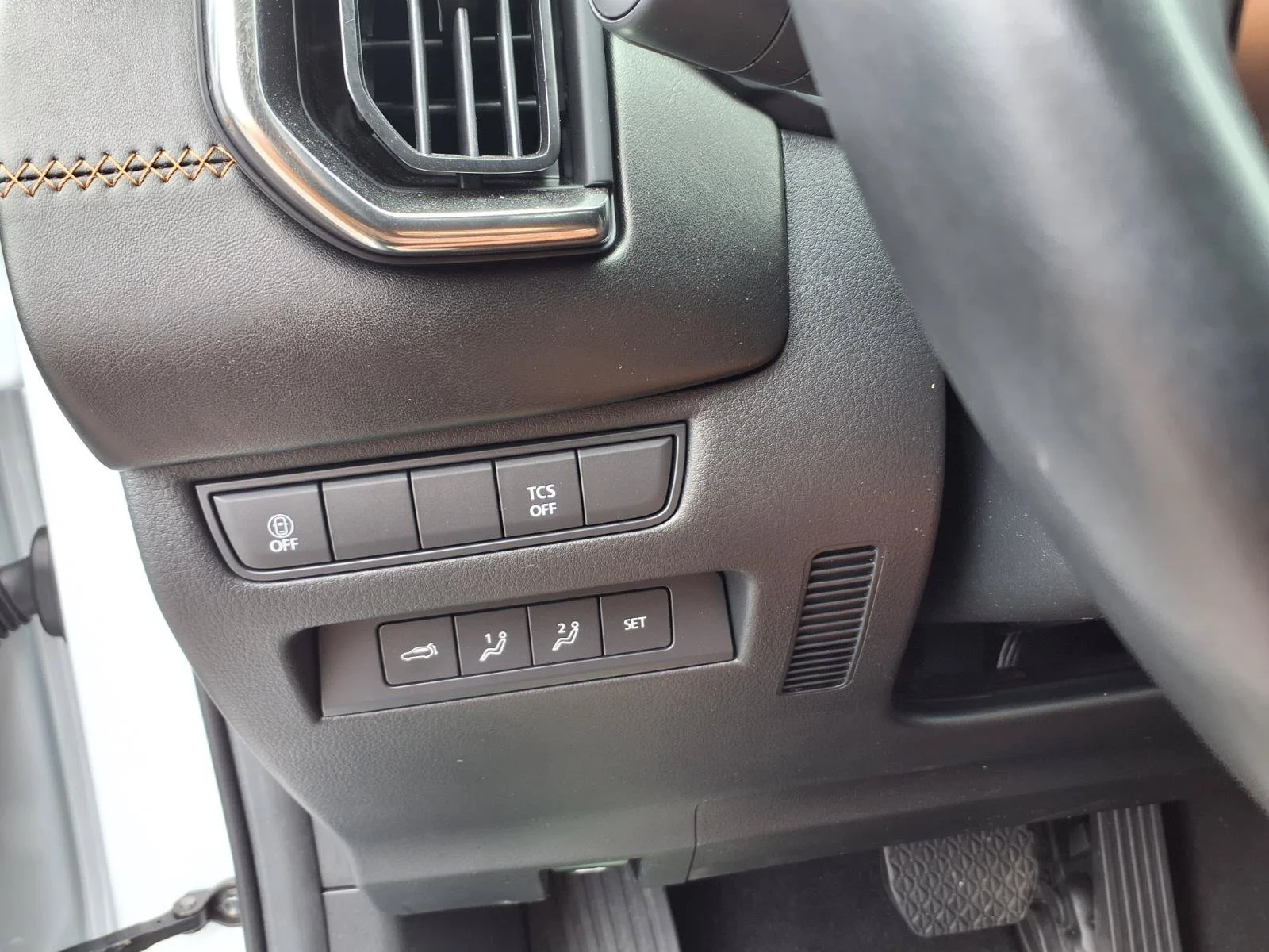 Used 2025 Wind Chill Pearl Mazda 2.5 S Premium Plus Package image 16