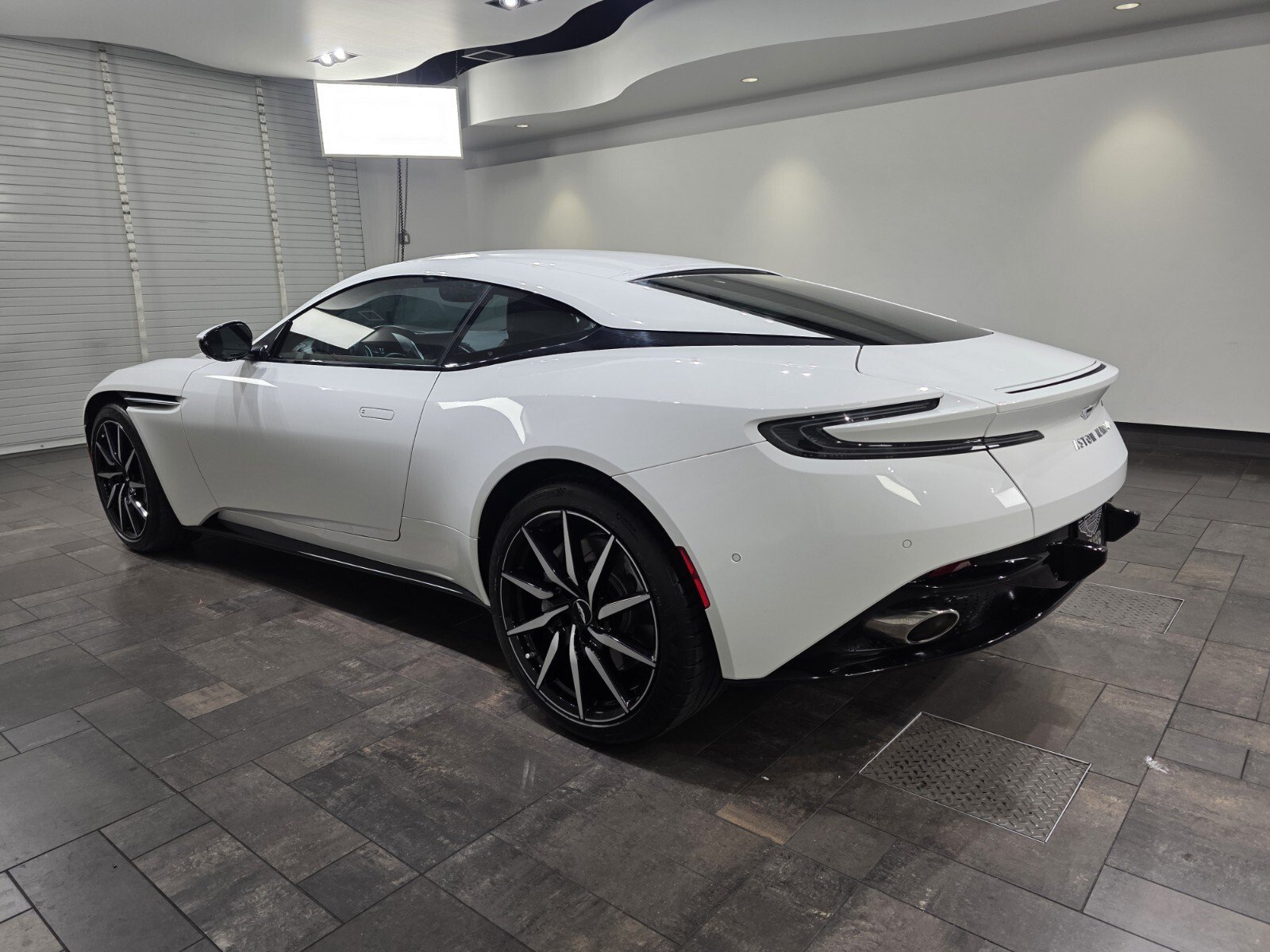 Used 2023 Lunar White Aston Martin V8 Coupe image 2