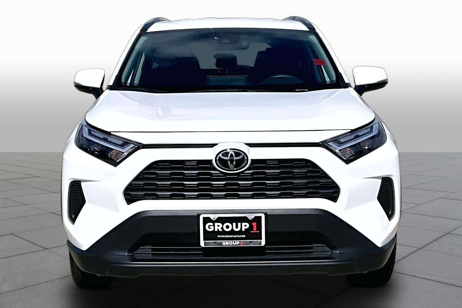 Used 2025 Ice Cap Toyota XLE image 4