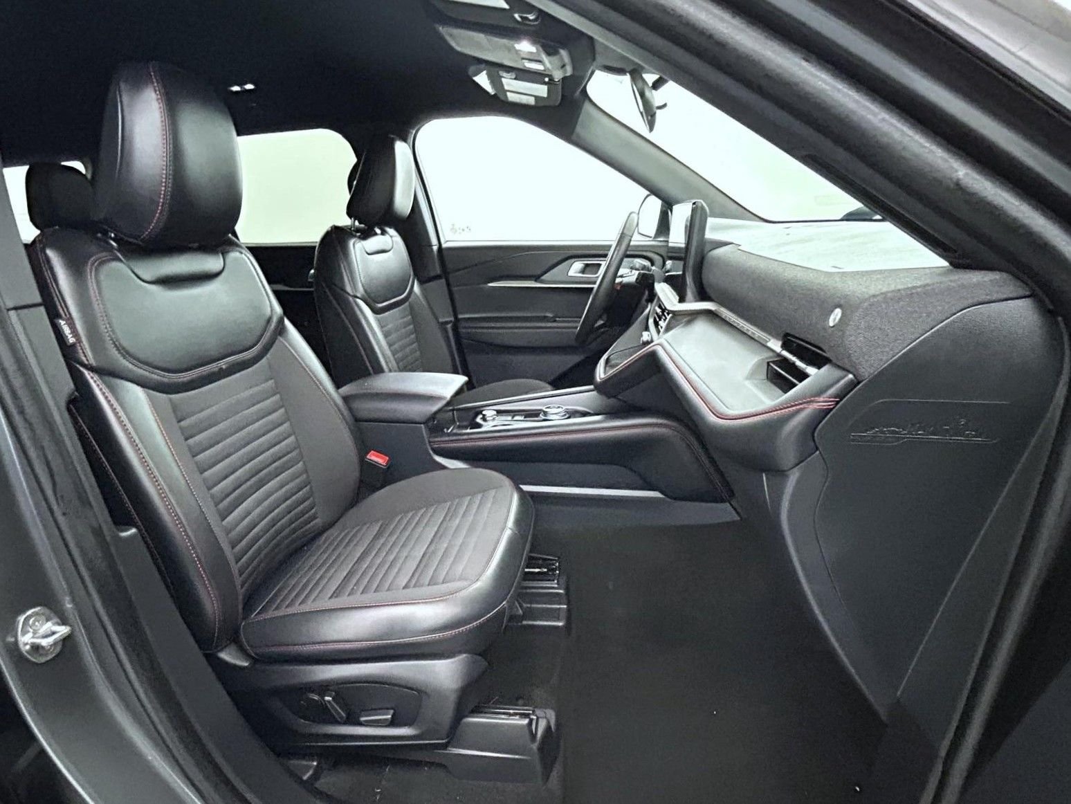 Used 2025 Gray Ford ST-Line image 15