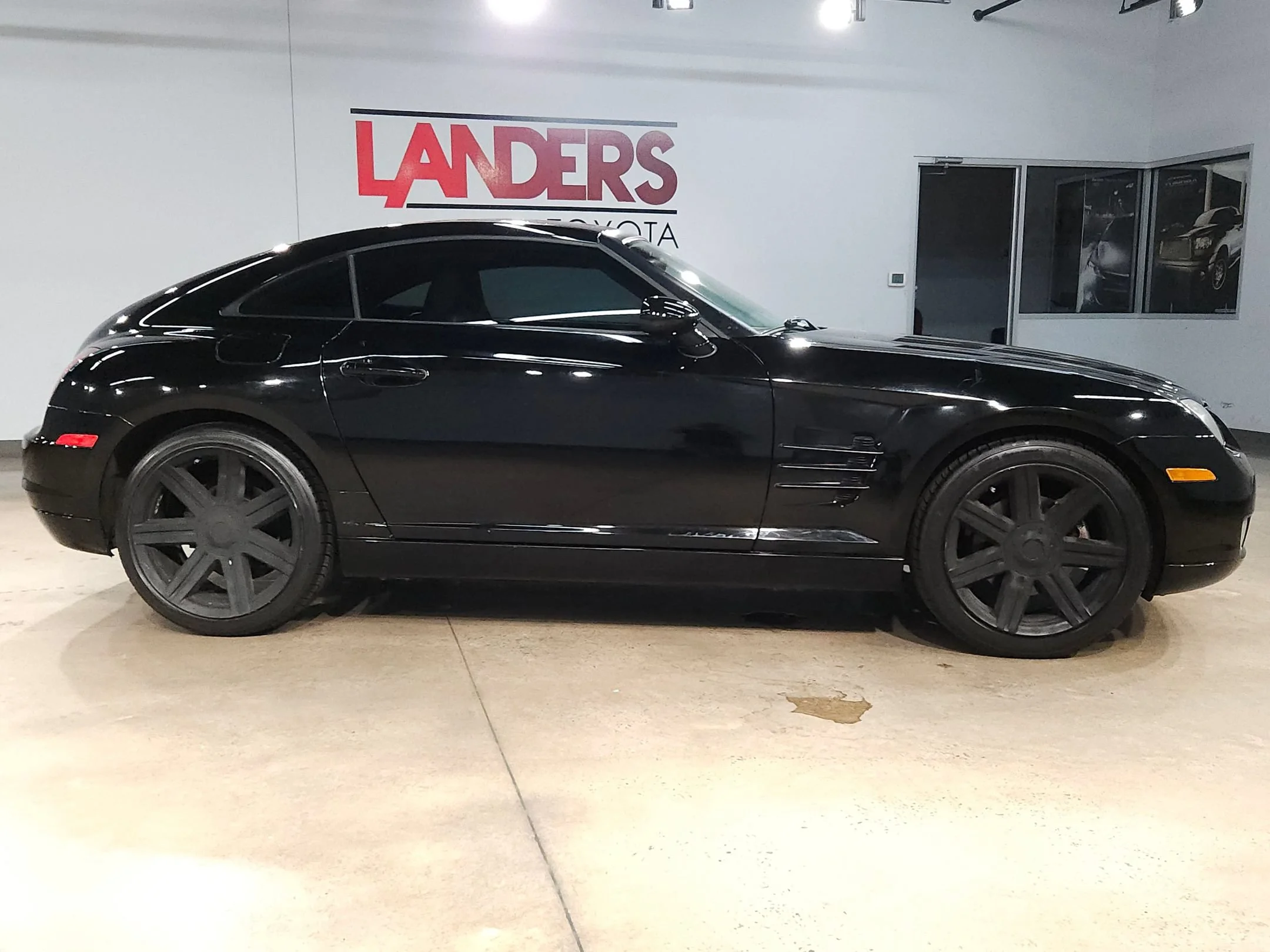 Used 2004 Black Chrysler  image 8