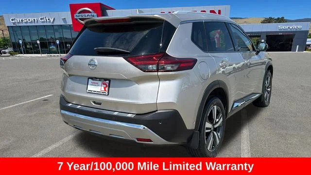 Certified Used 2021 Gold Nissan Platinum image 3