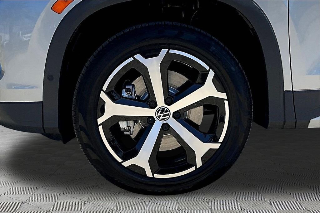 New 2026 Silver Volkswagen 2.0T SE image 34