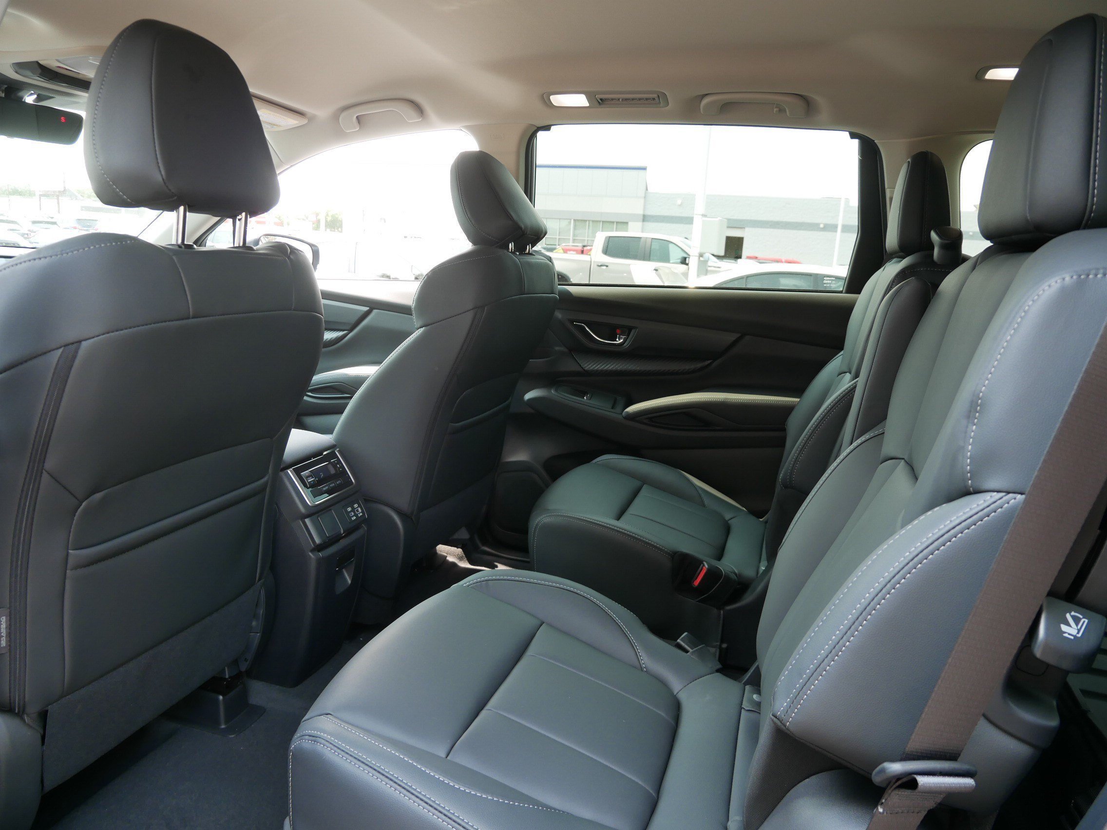 New 2026 CRYSTAL WHITE PEARL Subaru Premium 7-Passenger image 6