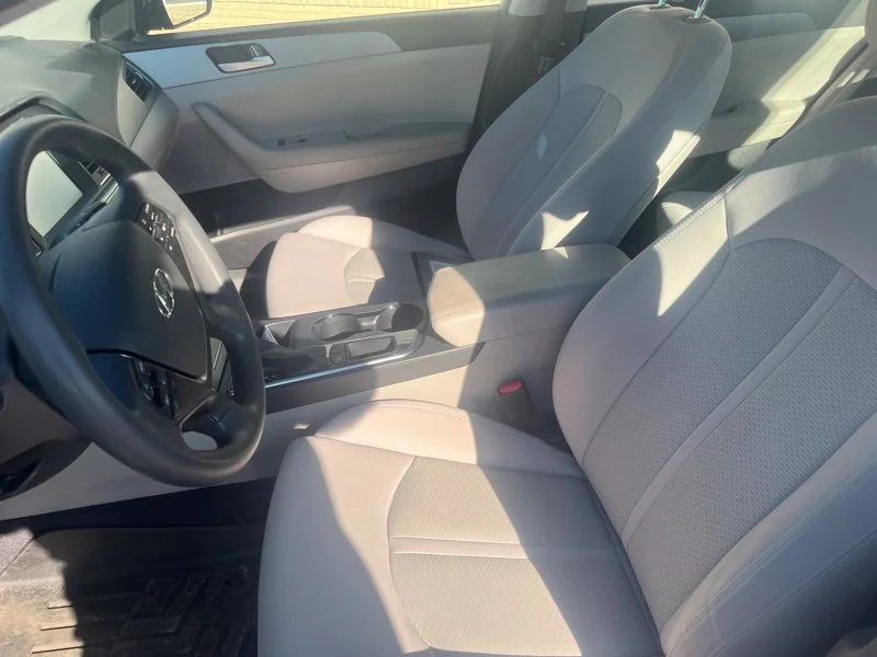 Used 2017 Gray Hyundai SE image 9