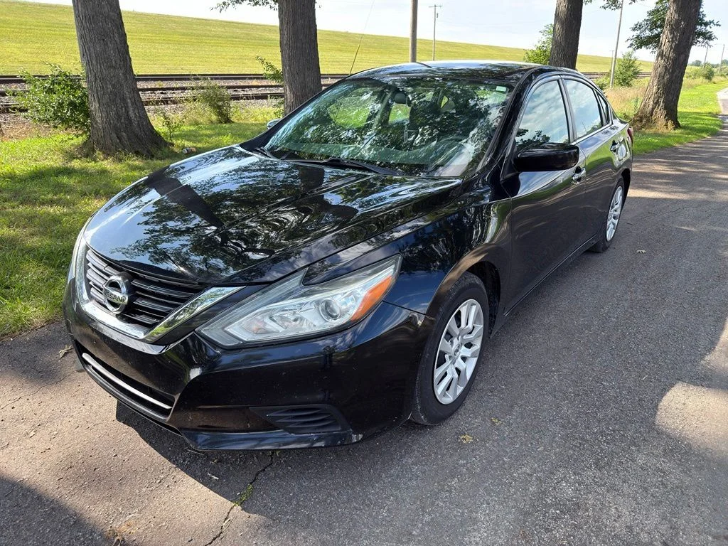 Used 2016 Black Nissan 2.5 S image 11