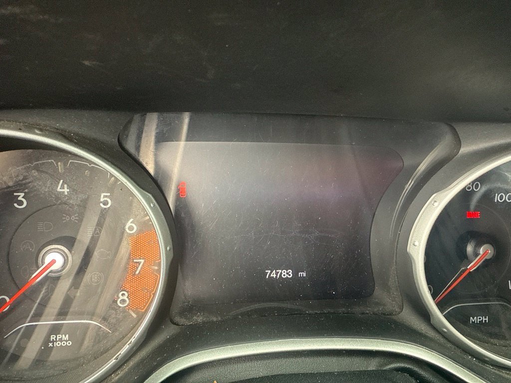 Used 2018 White Jeep Latitude image 4