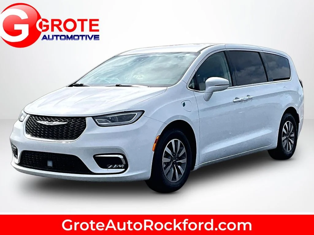 Used 2022 White Chrysler Touring L image 1