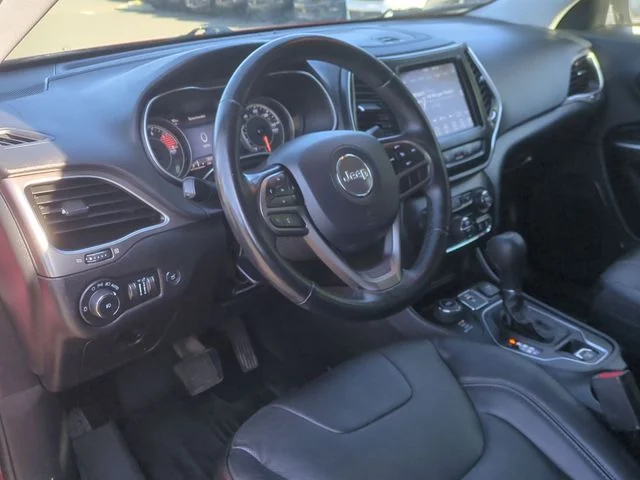 Used 2021 Red Jeep Latitude Lux image 29
