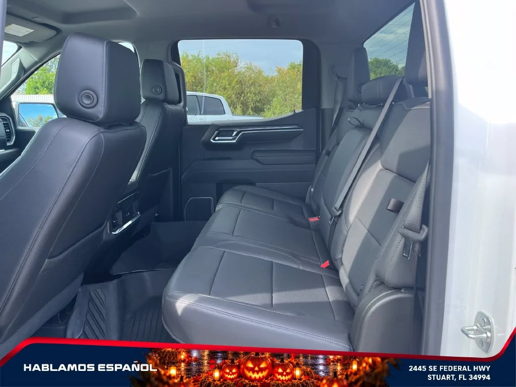 Used 2025 Summit White Chevrolet LTZ image 11