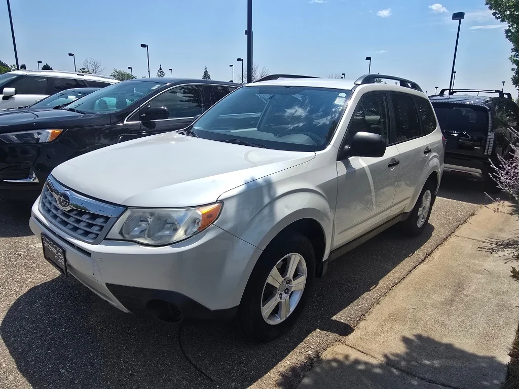 Used 2013 Satin White Pearl Subaru 2.5X image 10