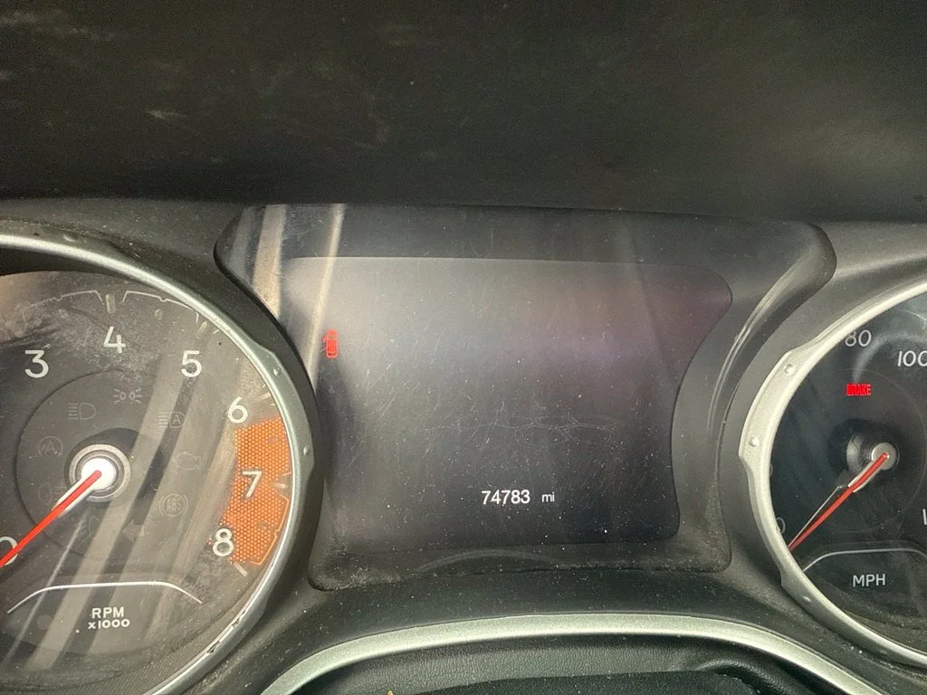 Used 2018 White Jeep Latitude image 4