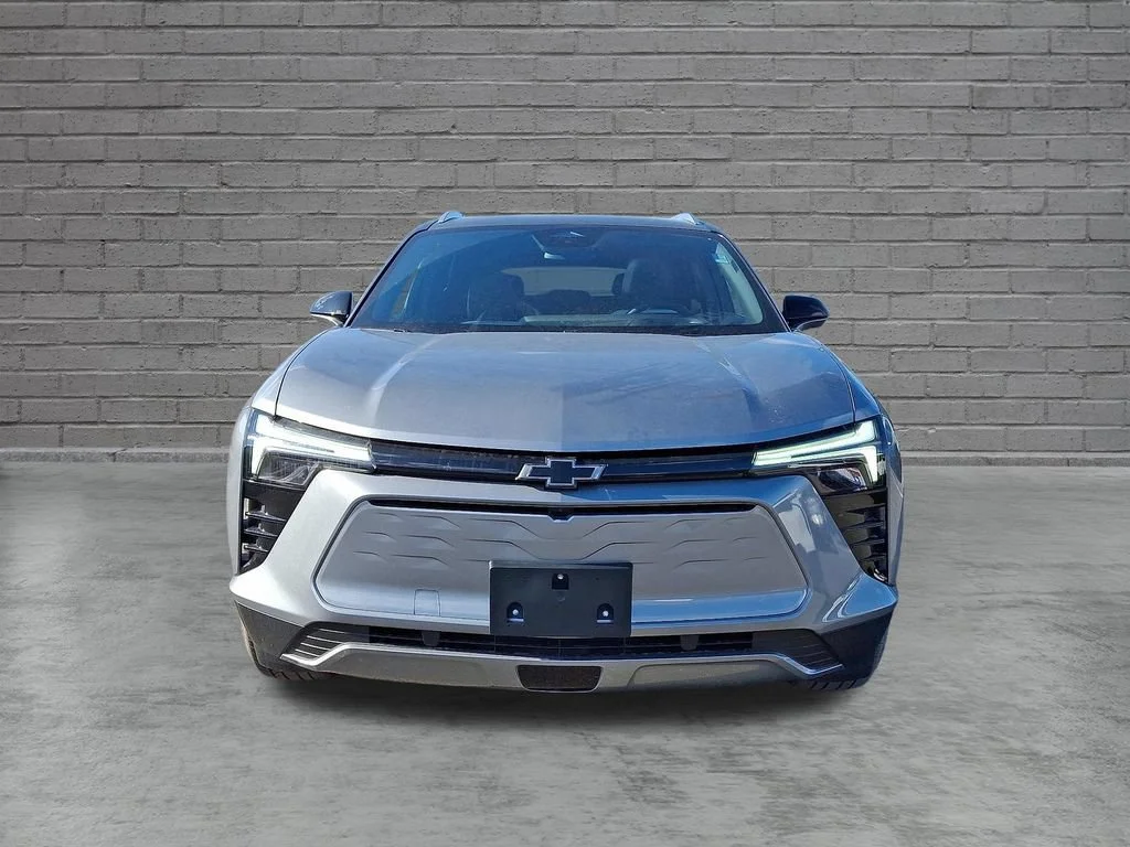 New 2025 Sterling Gray Metallic Chevrolet LT image 2