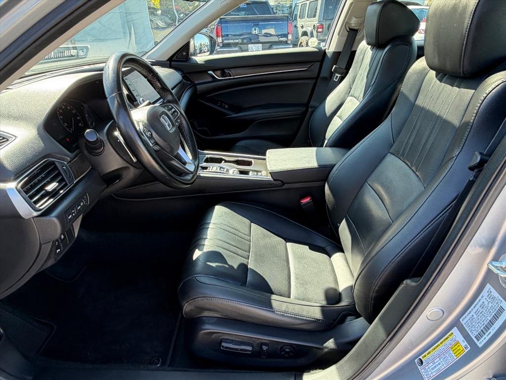 Used 2021 Lunar Silver Metallic Honda Touring image 8
