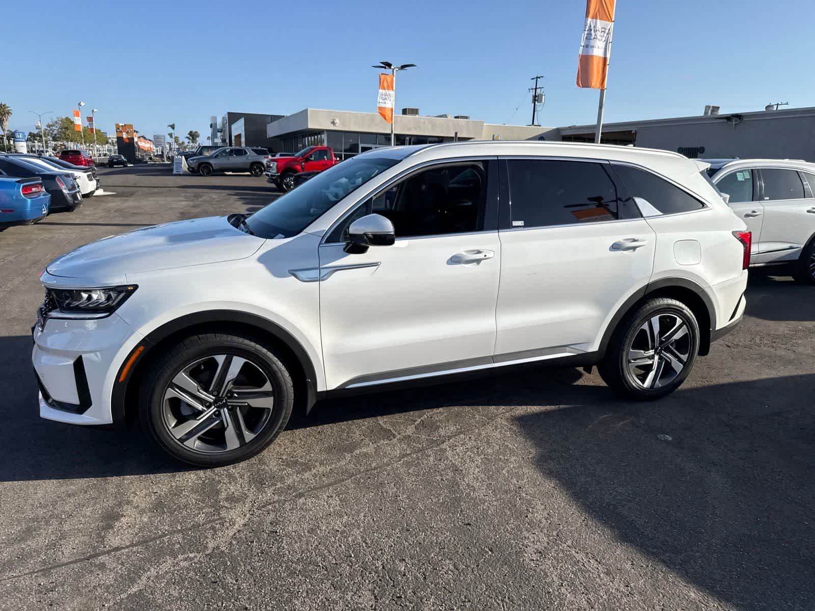 Used 2023 Snow White Pearl Kia EX image 20