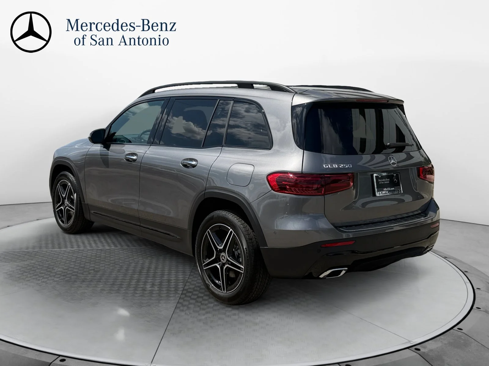 New 2026 Gray Mercedes-Benz GLB 250 image 5