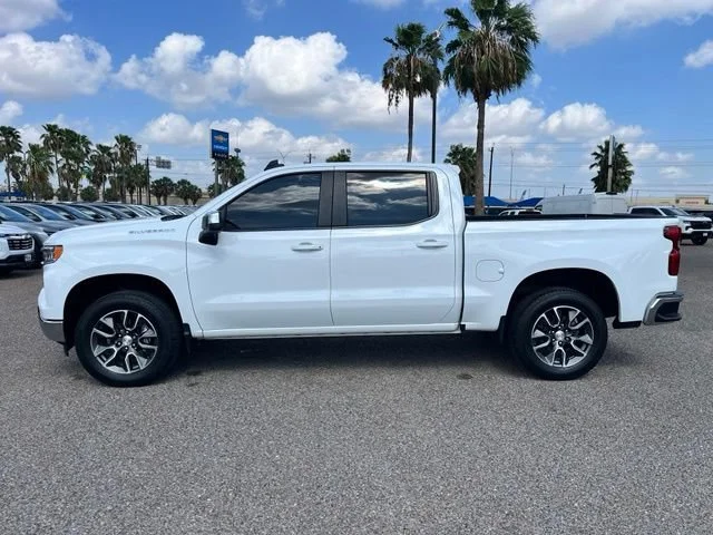 Used 2023 SUMMIT WHITE Chevrolet LT image 4