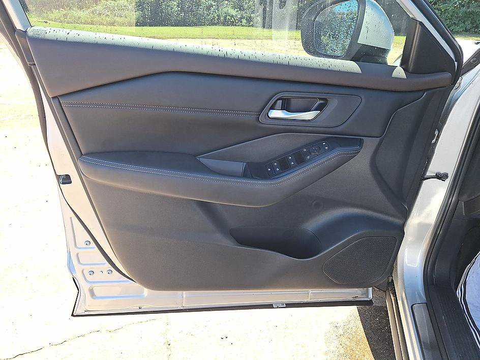 Used 2023 Brilliant Silver Metallic Nissan SV image 9