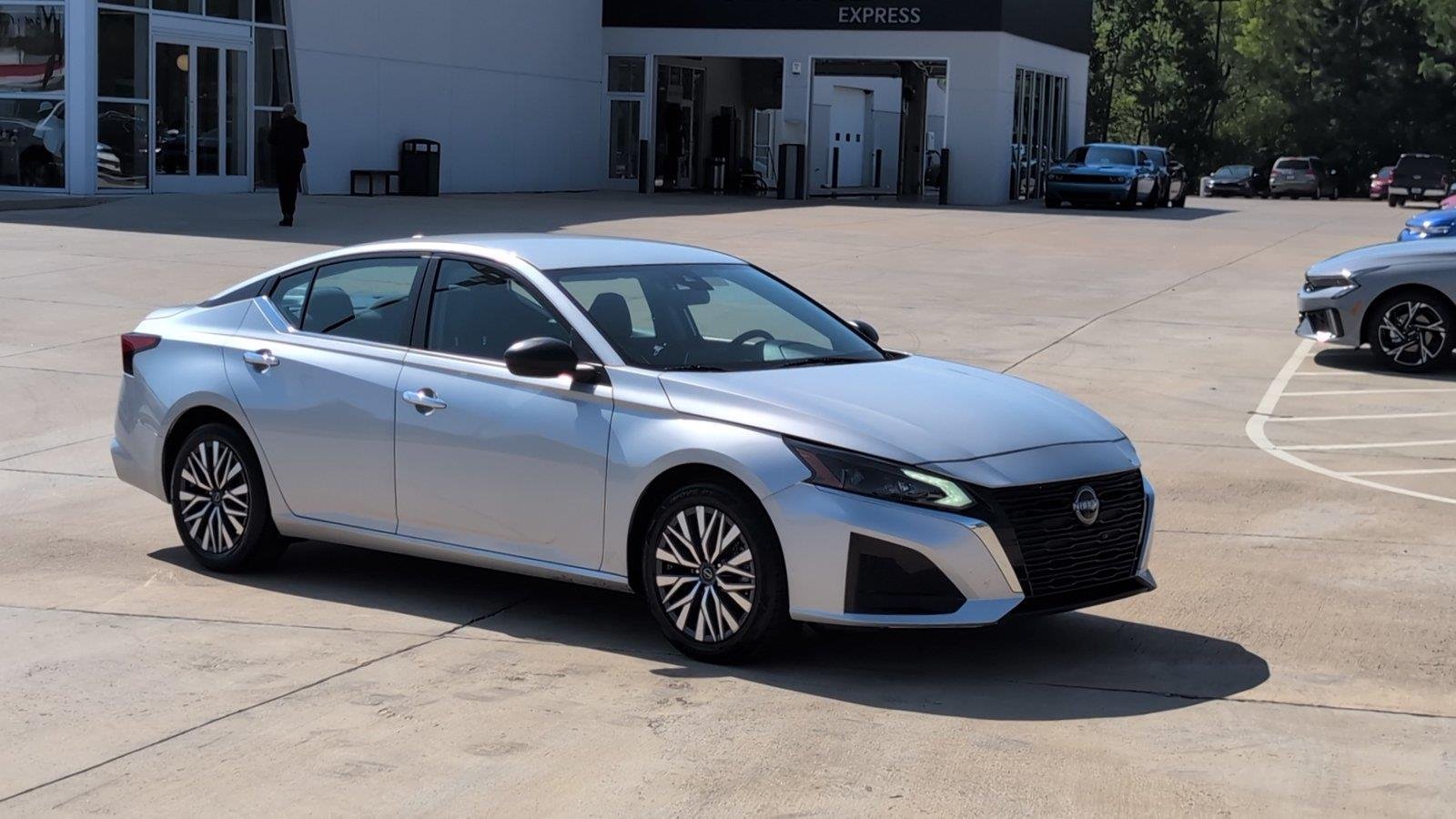 Used 2024 Brilliant Silver Metallic Nissan 2.5 SV image 10
